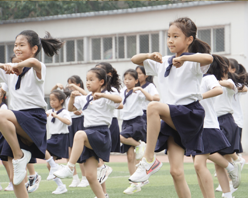 在庆祝中国共产党成立一百周年前夕，人大附中航天城学校、北京外国语大学附属外国语学校、首都师范大学附属育新学校、北京市石景...