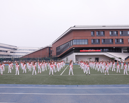 在庆祝中国共产党成立一百周年前夕，人大附中航天城学校、北京外国语大学附属外国语学校、首都师范大学附属育新学校、北京市石景...